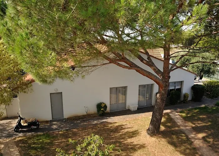 Campanile Nature - Toulouse Nord Hotel