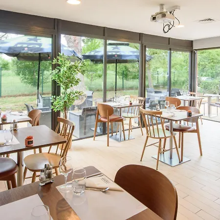 ホテル Campanile Nature - Toulouse Nord 3*